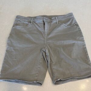 Woman’s so slimming Girlfriend shorts